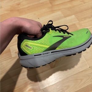 Brooks Green Athletic Shoes with Breathable Mesh and Sleek Design